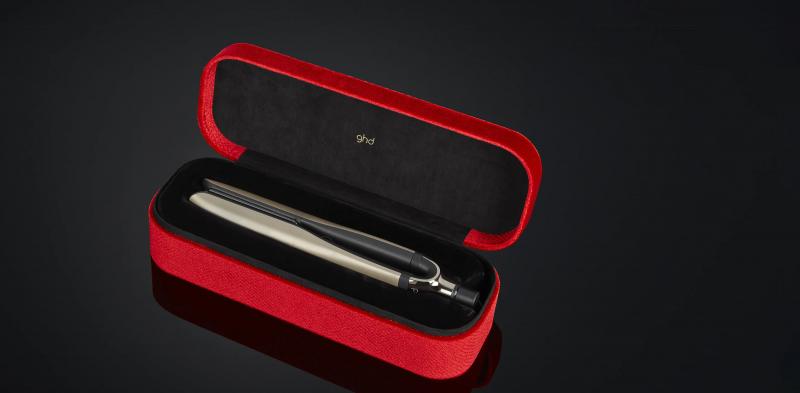 GHD Platinum + Champagne In Red Luxury Red Gift Set